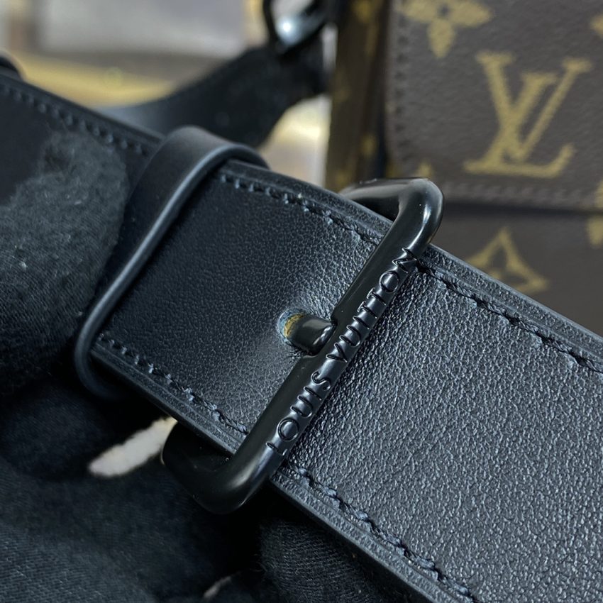 img_1698de7a_20240521_i1716298078_5211_0 Replica Louis Vuitton Montsouris Wearable Wallet - Image 4