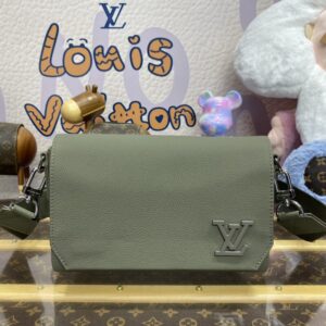 Replica Louis Vuitton Takeoff Messenger