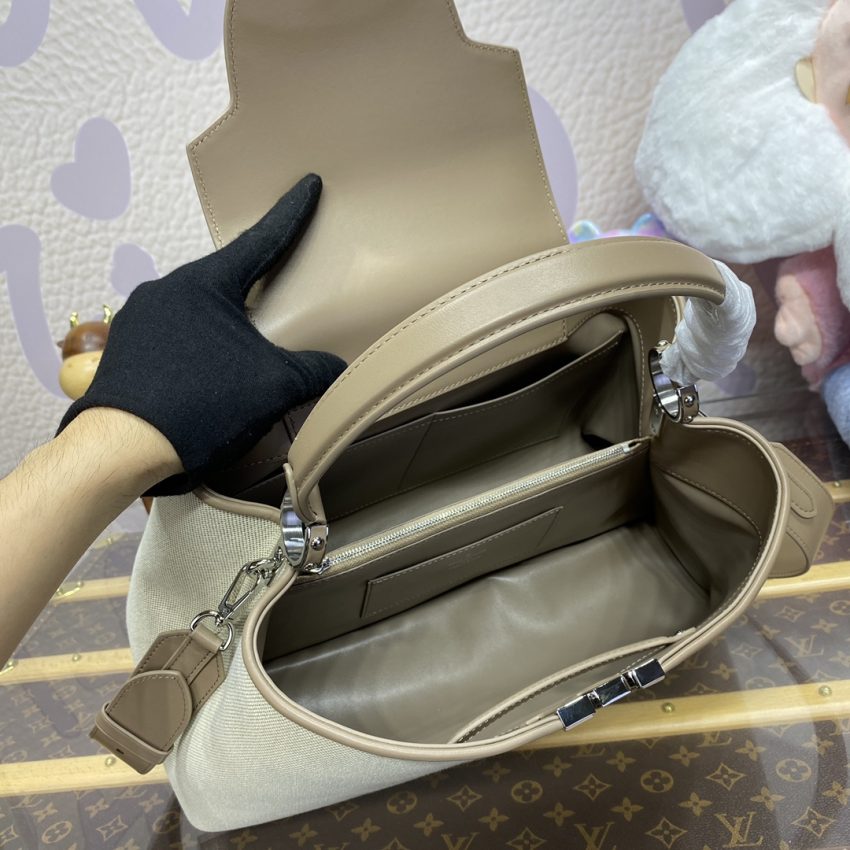 img_1698de7a_20240726_i1721999457_9593_0-1-1 Replica Loius Vuitton Capucines Beige Silk - Image 12