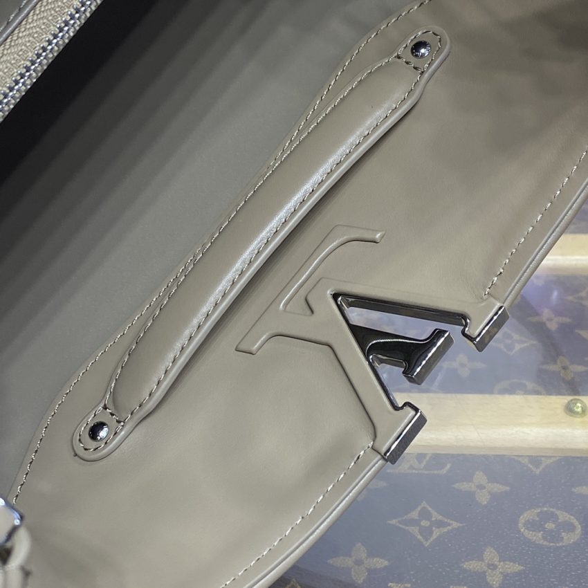 img_1698de7a_20240726_i1721999457_982_0-1-1 Replica Loius Vuitton Capucines Beige Silk - Image 4