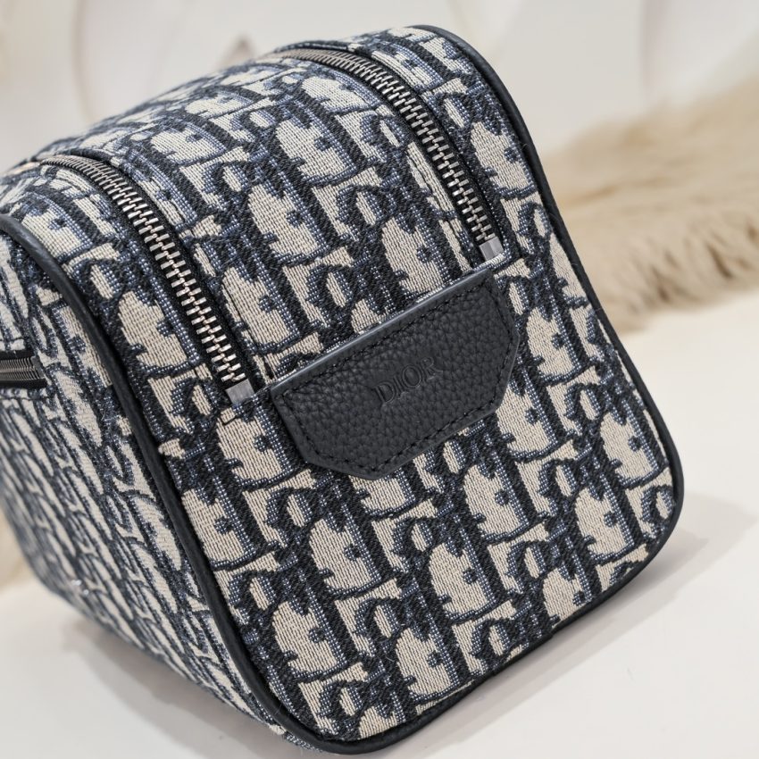 img_a189b943_20240401_i1711921151_2758_6 Replica Dior Tioletry Bag - Image 4