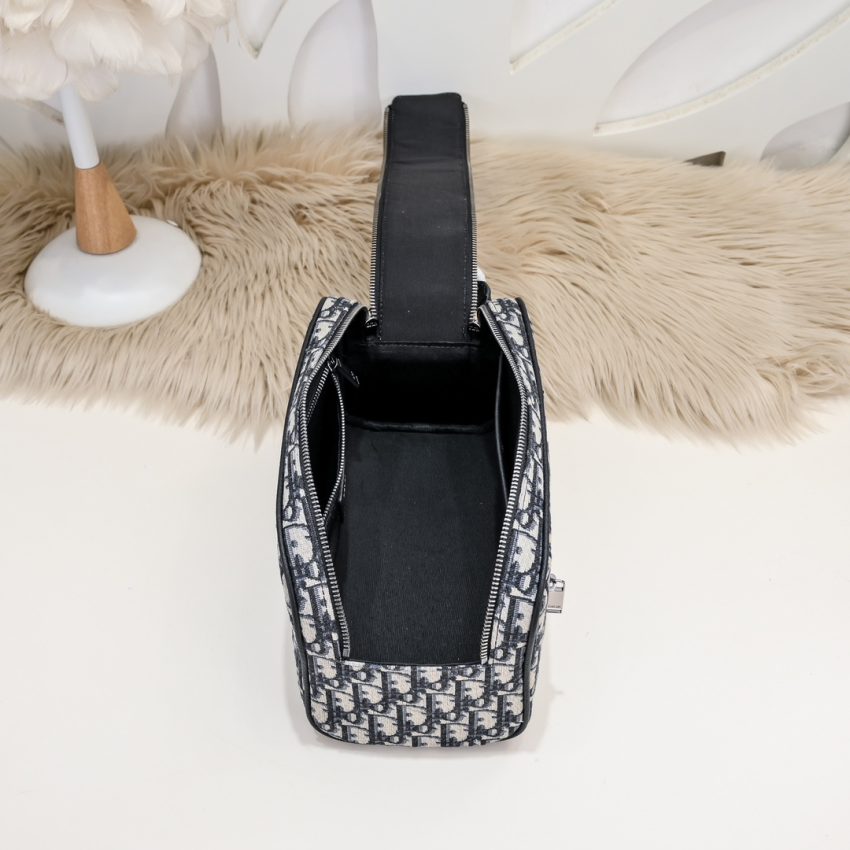 img_a189b943_20240401_i1711921151_2963_3 Replica Dior Tioletry Bag - Image 5