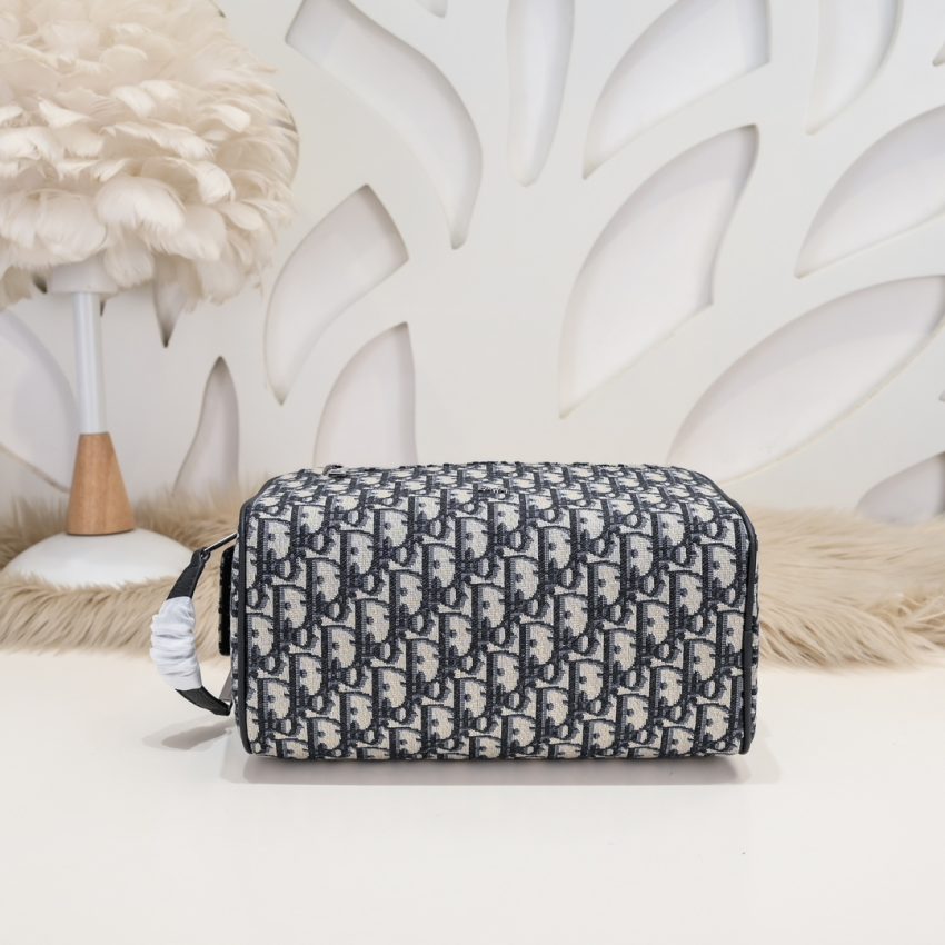 img_a189b943_20240401_i1711921151_4245_5 Replica Dior Tioletry Bag - Image 6