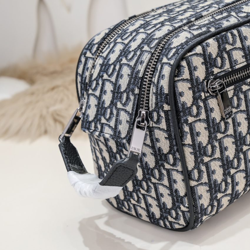 img_a189b943_20240401_i1711921151_5555_1 Replica Dior Tioletry Bag - Image 7