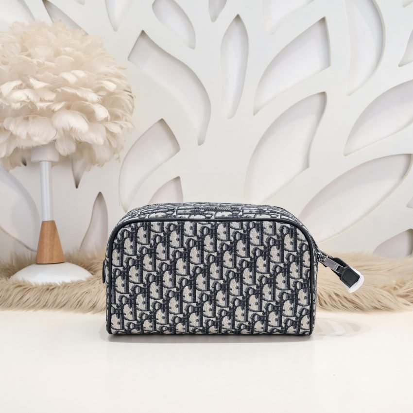 img_a189b943_20240401_i1711921151_839_4 Replica Dior Tioletry Bag - Image 2