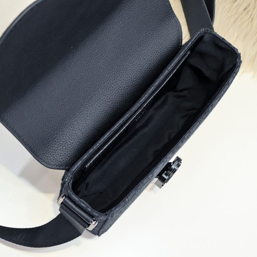 img_a189b943_20240611_i1718036243_4517_2 Replica Dior Saddle Messenger Bag Oblique Black - Image 4
