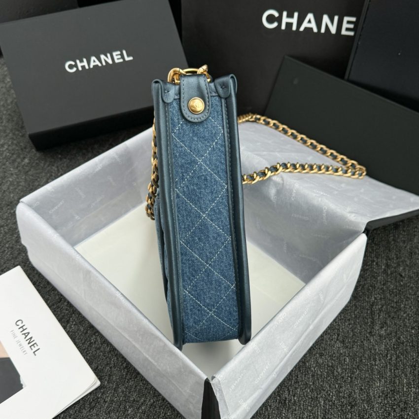 o_1hva1iv29q8m1cum3b1ora15np1 Replica CHANEL 23S Hobo Denim - Image 11