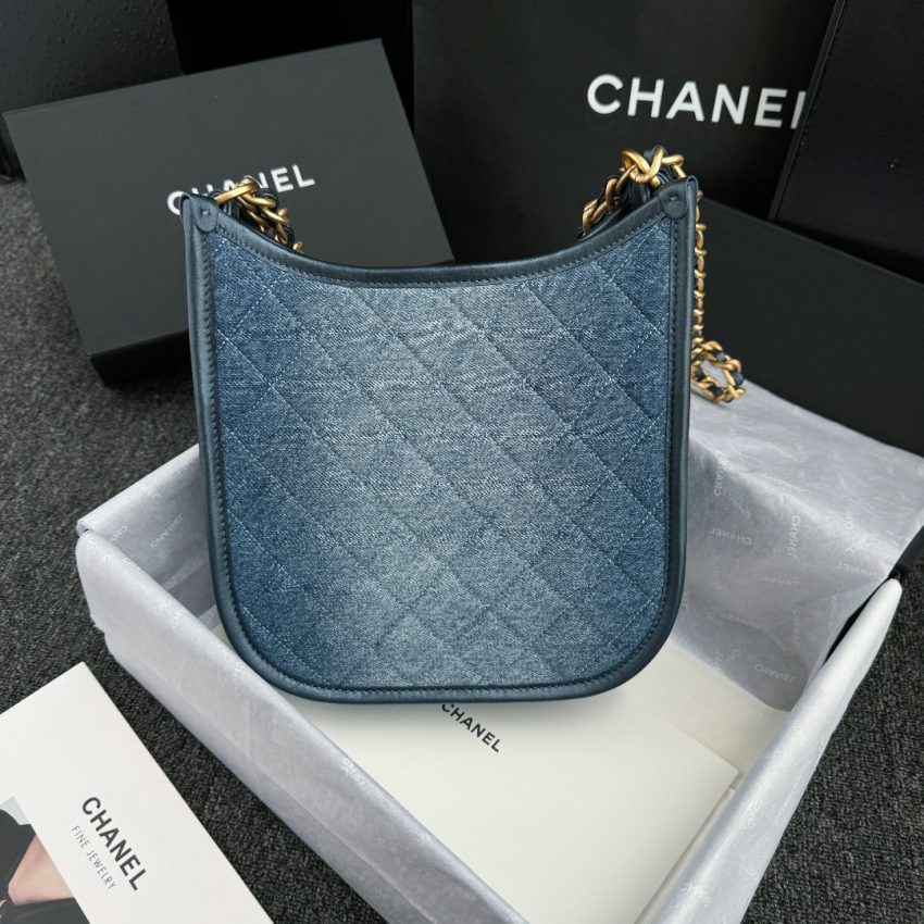 o_1hva1iv2a1q7k1ufg53q1d3qtq2 Replica CHANEL 23S Hobo Denim - Image 10