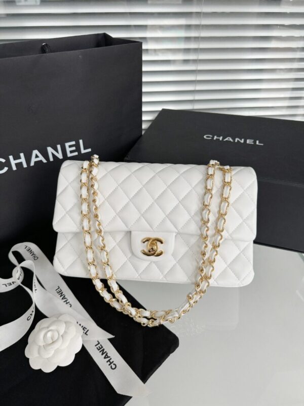 wsxcWeb_6e471929_o_1hq96sh50n6s1e4rrubo8v17ds1f.jpeg Replica CHANEL Classic Flap 25cm White