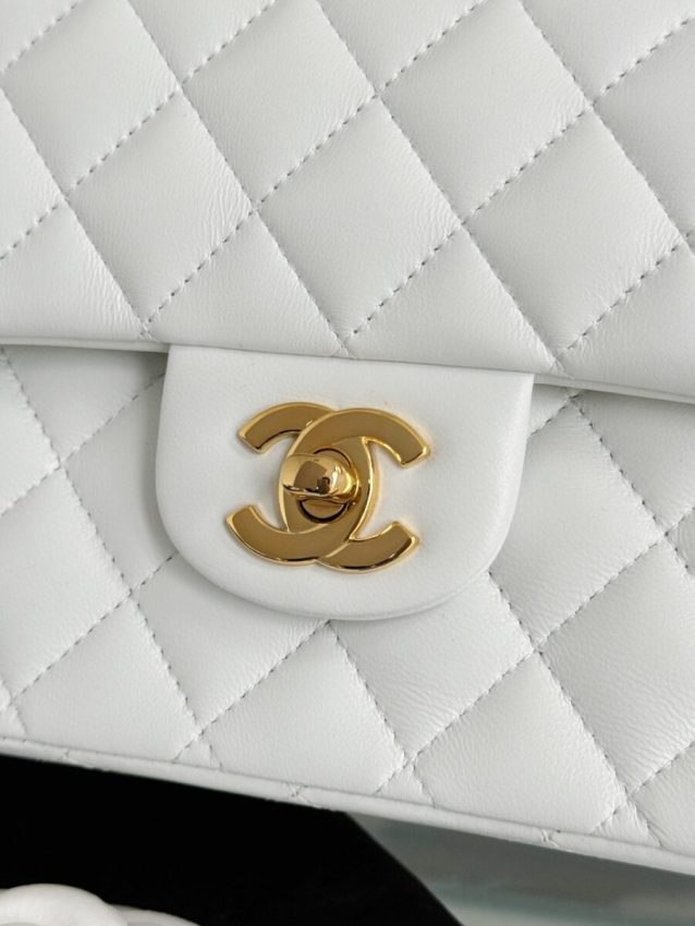 wsxcWeb_6e471929_o_1hq96sh518pb17841fgpevc1ult1g.jpeg Replica CHANEL Classic Flap 25cm White - Image 7