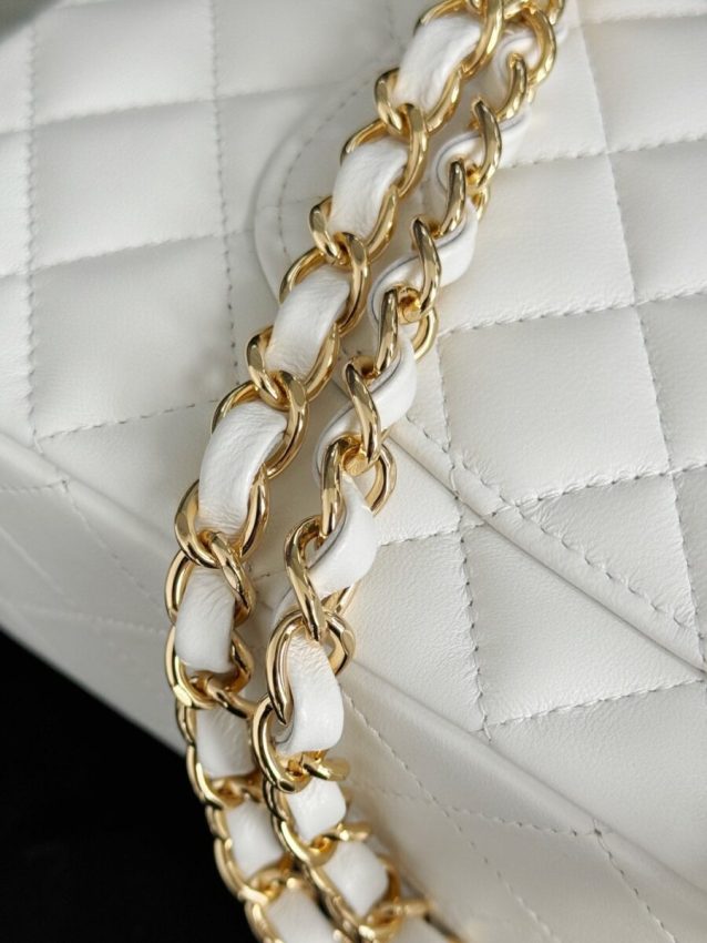 wsxcWeb_6e471929_o_1hq96sh53dfp1j031af8ga691u1h.jpeg Replica CHANEL Classic Flap 25cm White - Image 6