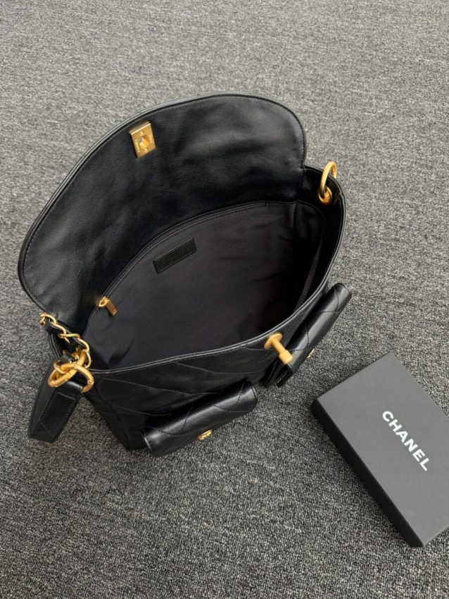 wsxcWeb_6e471929_o_1hrd992lo9r7g181v0217711pqs.jpeg Replica CHANEL 24p Postman Bag Small Black - Image 11