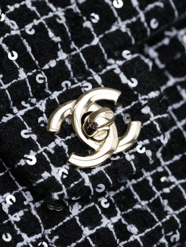 wsxcWeb_6e471929_o_1hsmr6ip013cs6rs54ig9a88b.jpeg Replica CHANEL 24p Tweed Black and White - Image 8