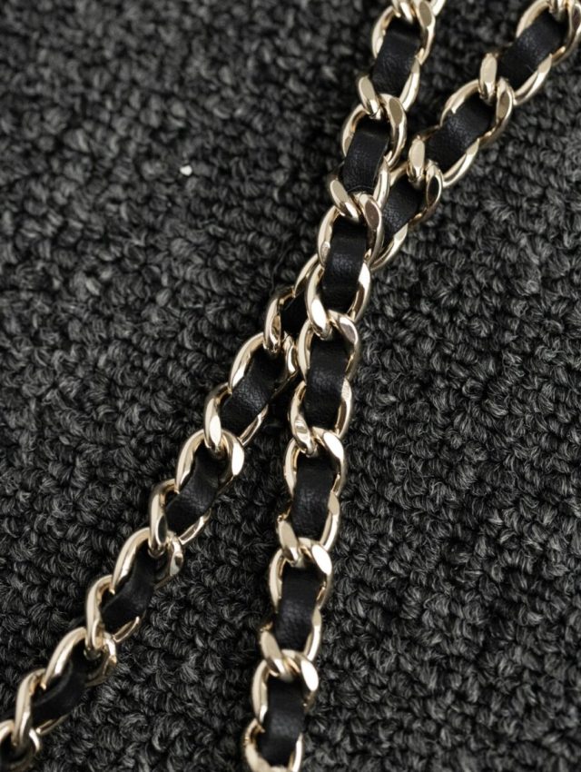 wsxcWeb_6e471929_o_1hsmr6ip0k551p9e1rf11rn01qubc.jpeg Replica CHANEL 24p Tweed Black and White - Image 7