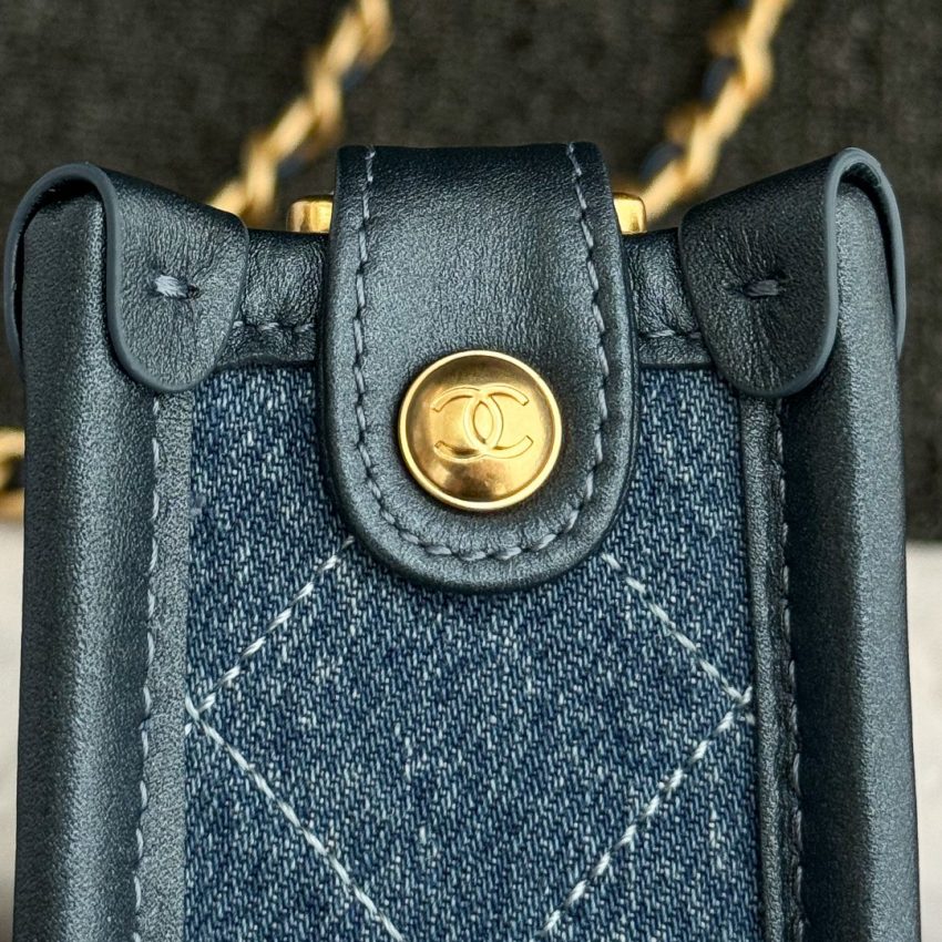 wsxcWeb_6e471929_o_1hva1jker1vjkrpl1jsj15541l2s6.jpeg Replica CHANEL 23S Hobo Denim - Image 3