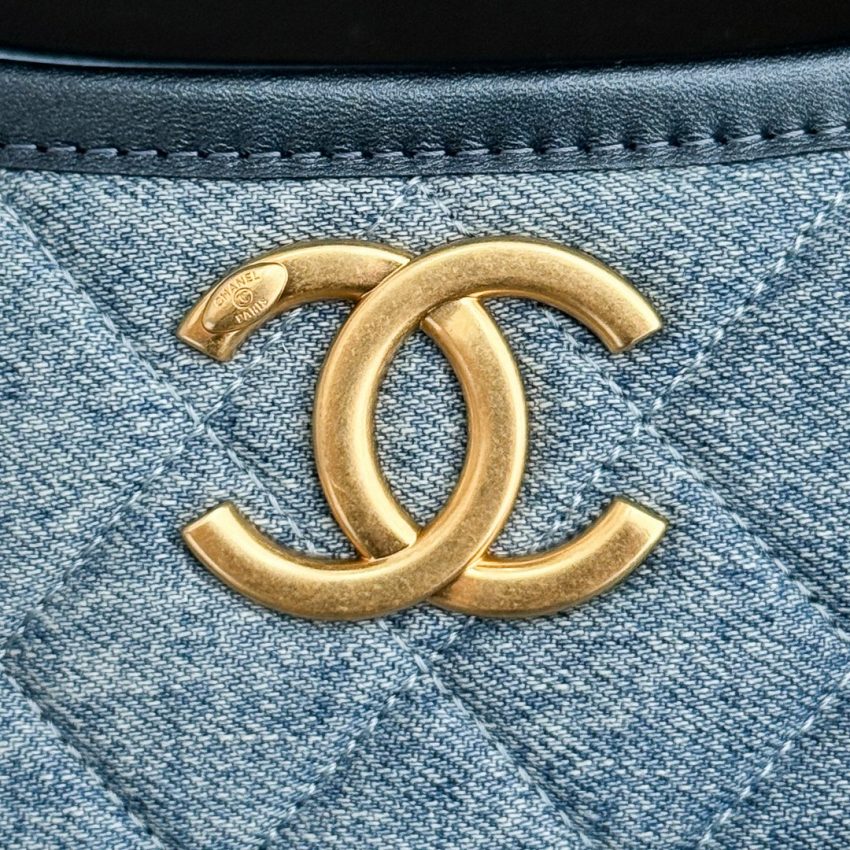 wsxcWeb_6e471929_o_1hva1jketpkq189q7pm9uio2h8.jpeg Replica CHANEL 23S Hobo Denim - Image 5