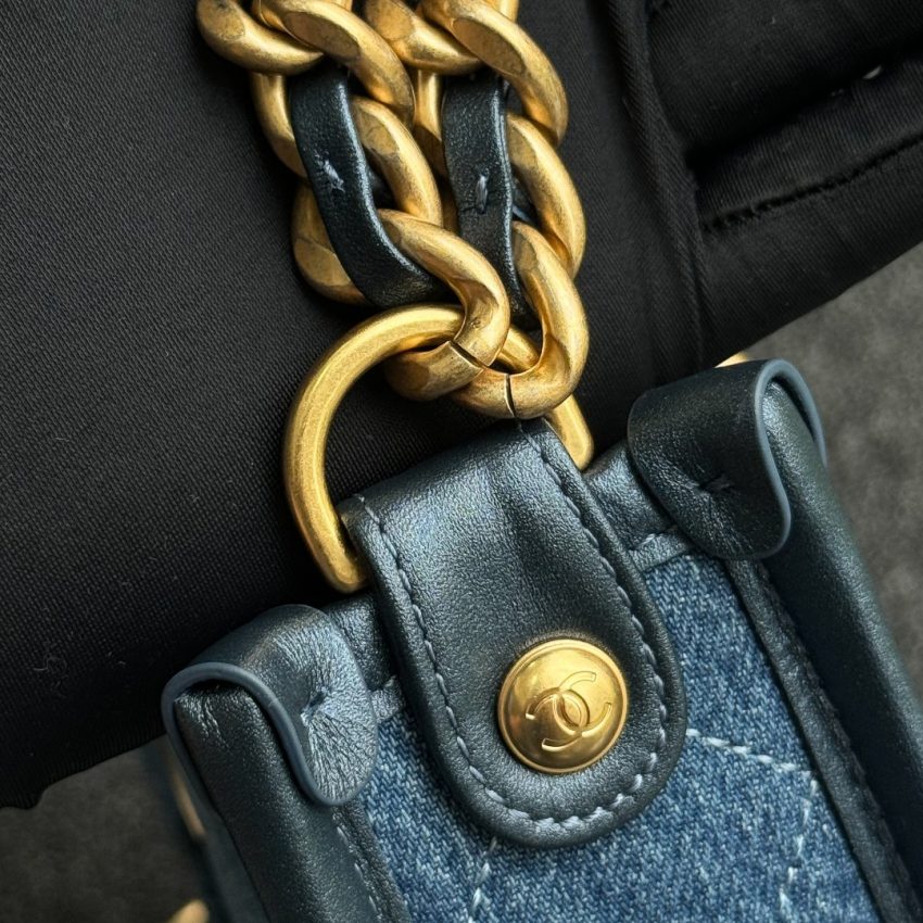 wsxcWeb_6e471929_o_1hva1jkf0n1ed9co68161t108mc.jpeg Replica CHANEL 23S Hobo Denim - Image 9